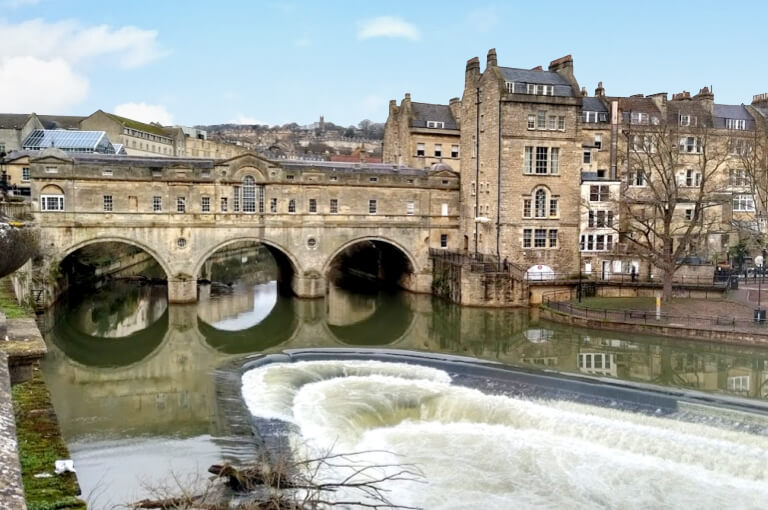 Pulteney Bridge with its landmark weir in front